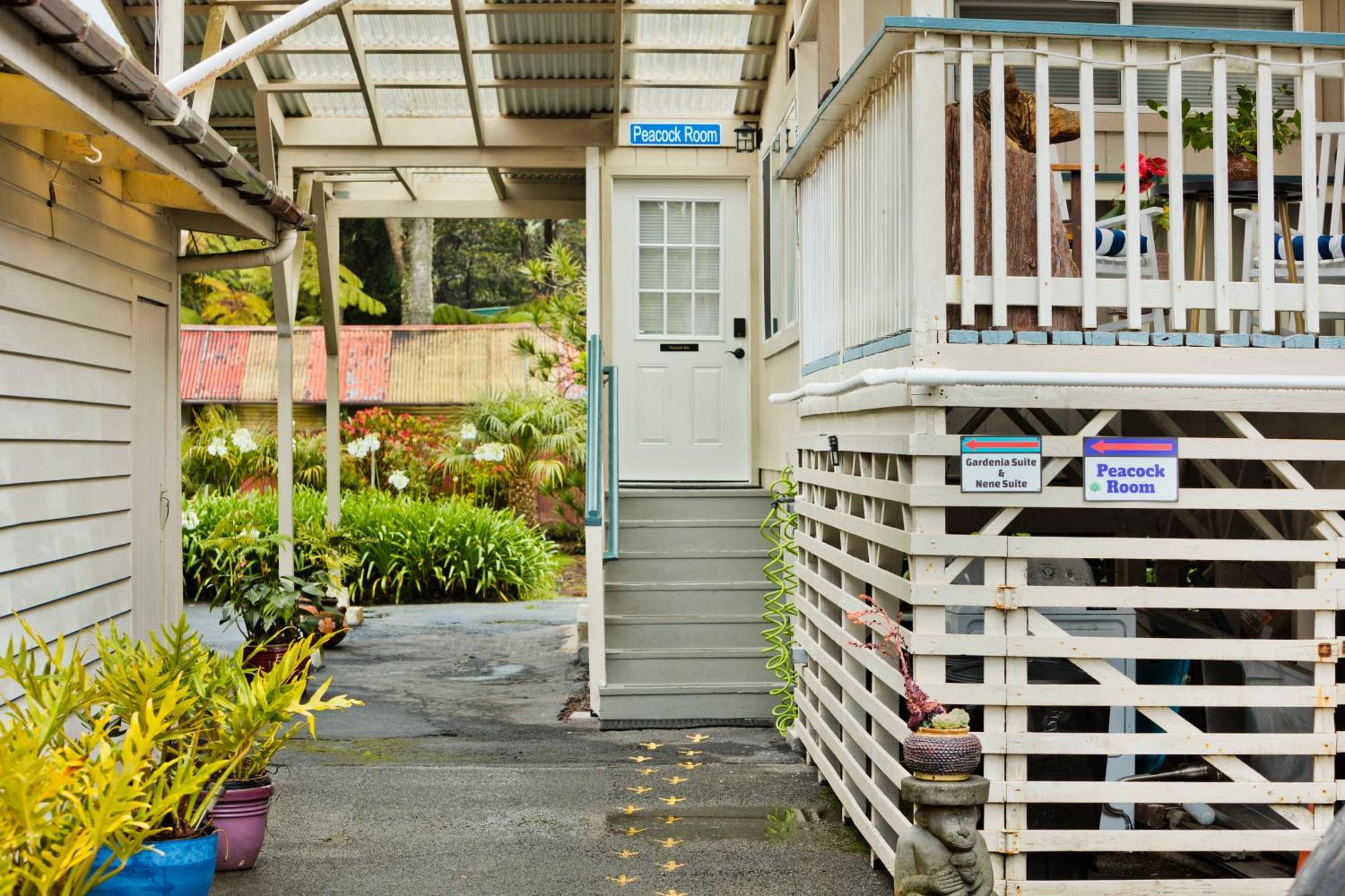 Aloha Junction Bed And Breakfast -Minutes Away From Hawaii Volcanoes National Park Exterior photo